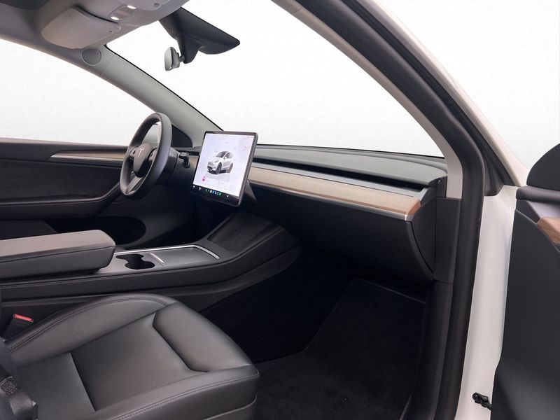 Tesla Model Y bild 25