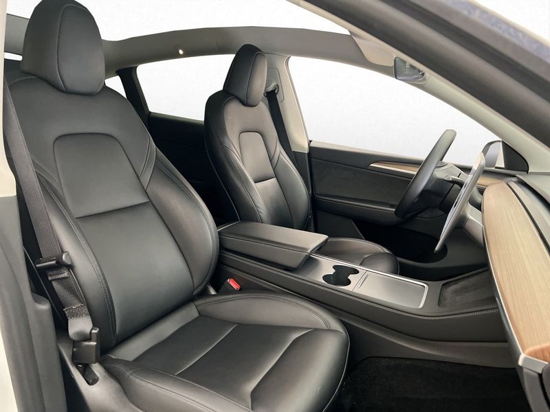 Tesla Model Y bild 24
