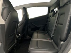 Tesla Model Y bild 26
