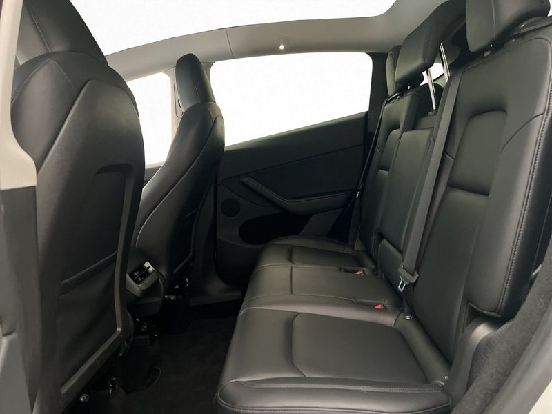 Tesla Model Y bild 26