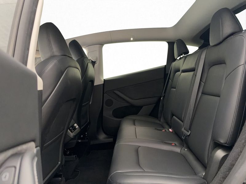 Tesla Model Y bild 26