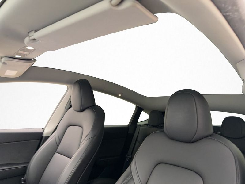 Tesla Model Y bild 13