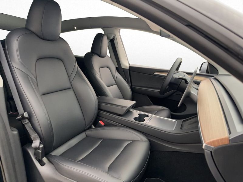 Tesla Model Y bild 24