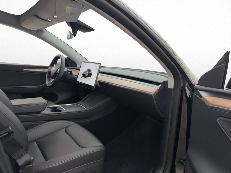 Tesla Model Y bild 25