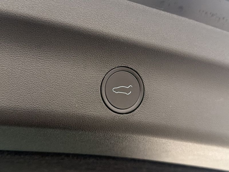 Tesla Model Y bild 31
