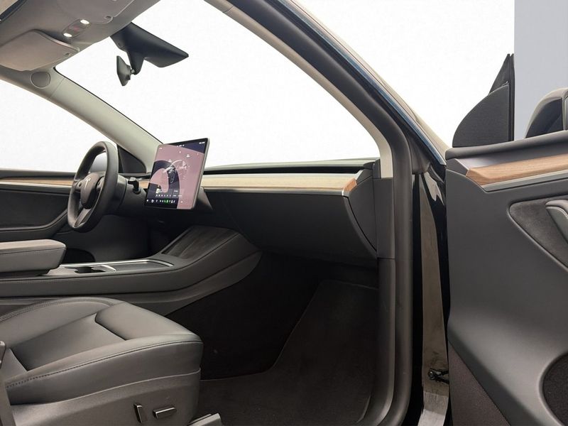 Tesla Model Y bild 27