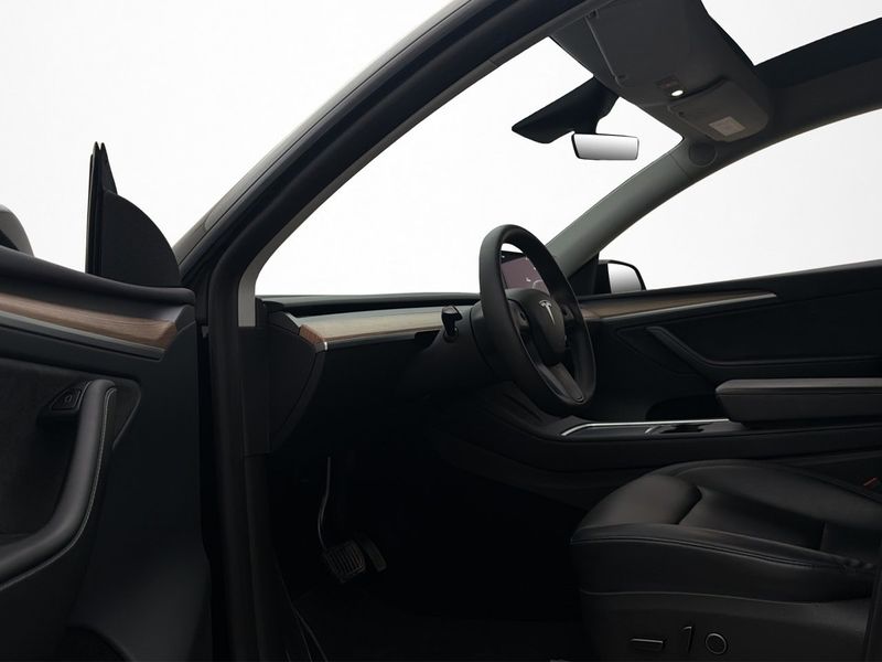 Tesla Model Y bild 14