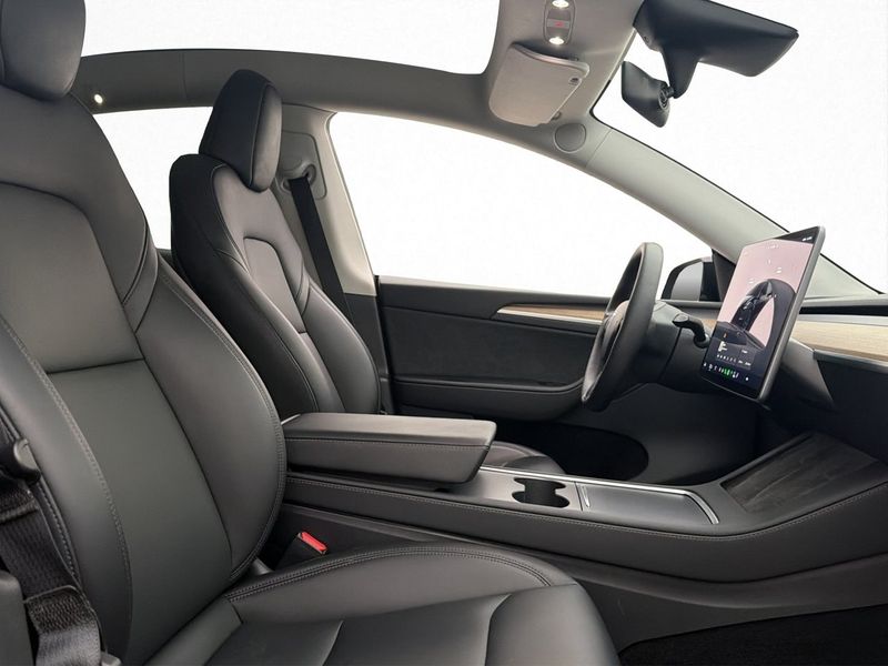 Tesla Model Y bild 28