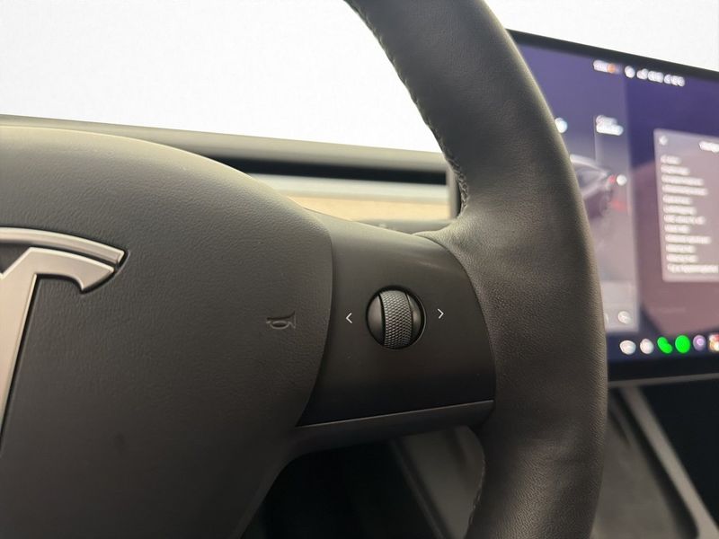 Tesla Model Y bild 18