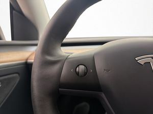 Tesla Model Y bild 17