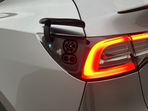 Tesla Model Y bild 33