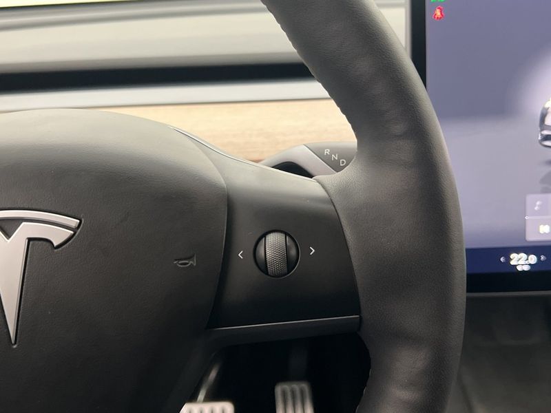 Tesla Model Y bild 16