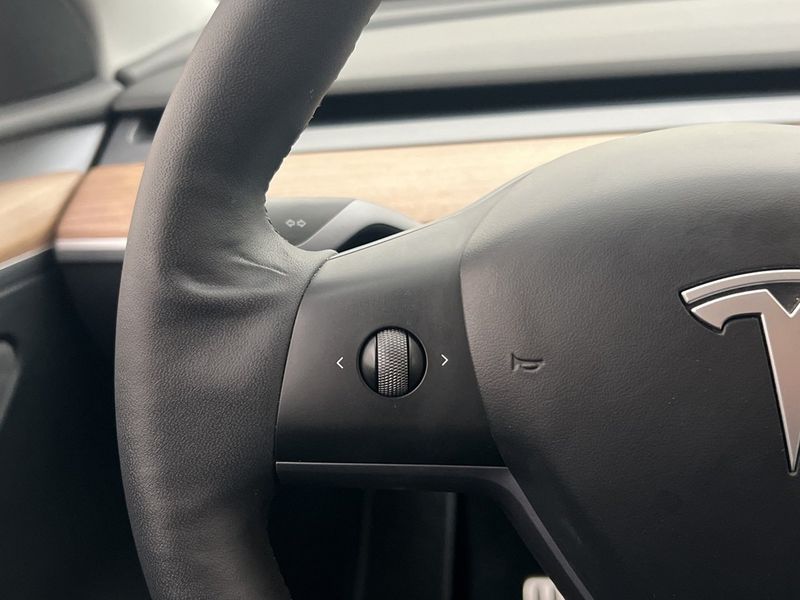 Tesla Model Y bild 15
