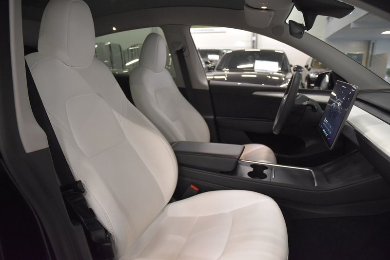 Tesla Model Y bild 12