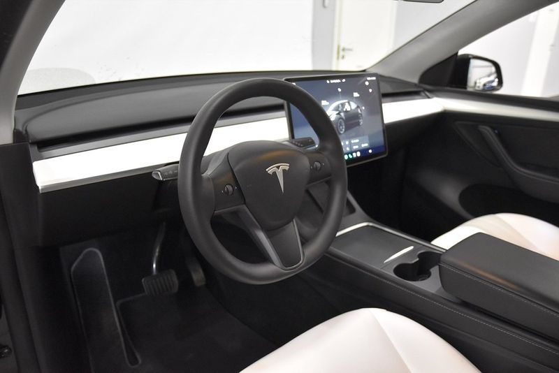 Tesla Model Y bild 9