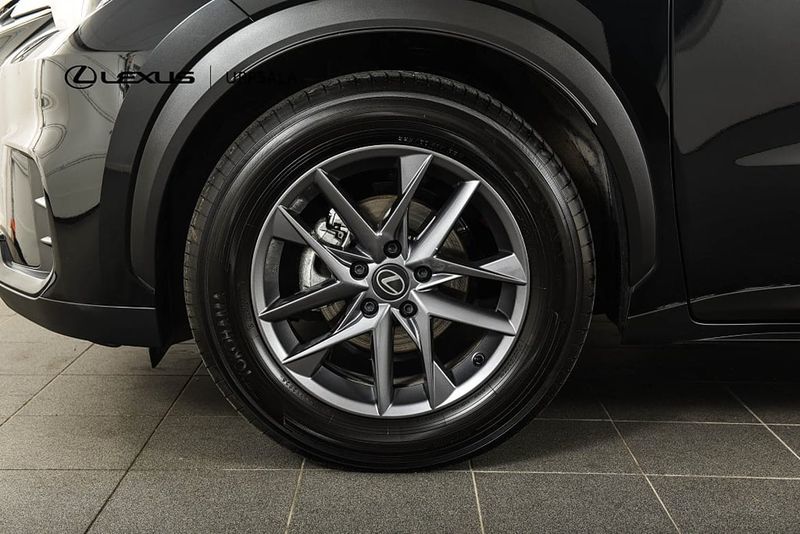 Lexus LBX bild 17