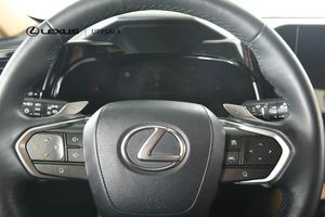 Lexus NX bild 16