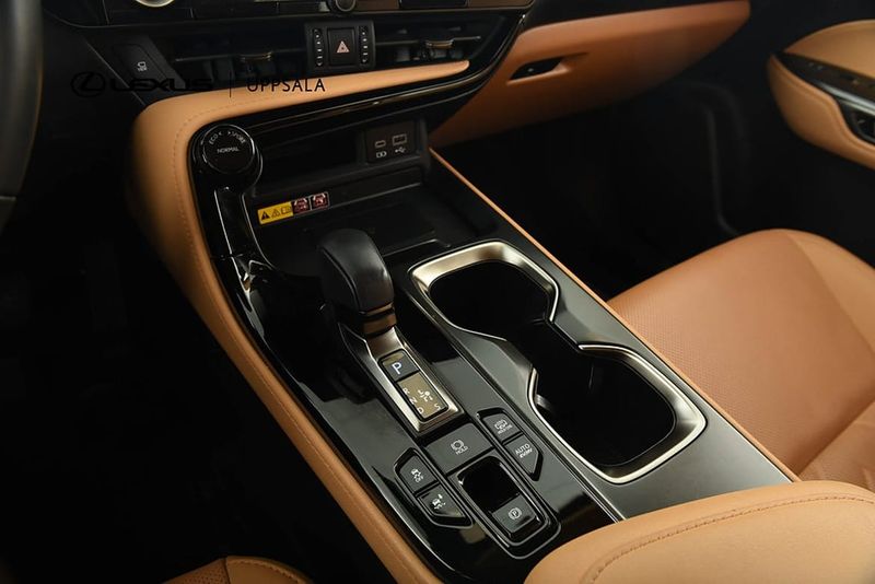 Lexus NX bild 17