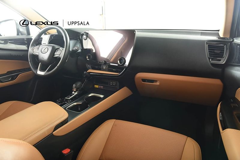 Lexus NX bild 12
