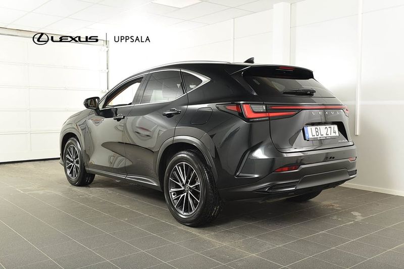 Lexus NX bild 2