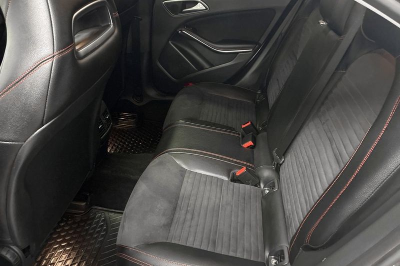 Mercedes CLA180 bild 16