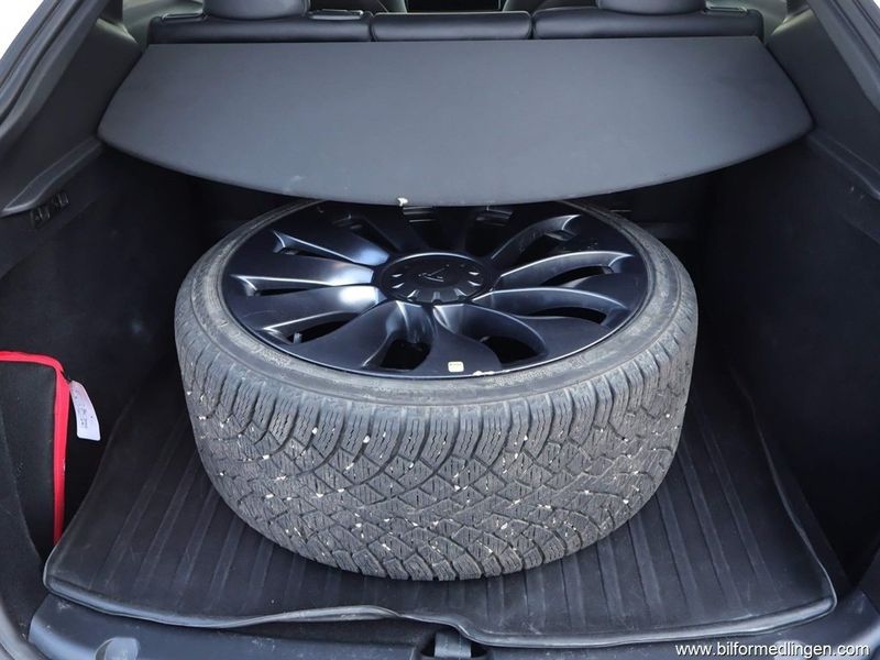 Tesla Model Y bild 21