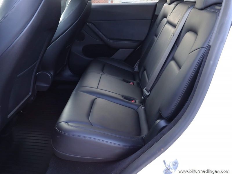 Tesla Model Y bild 8