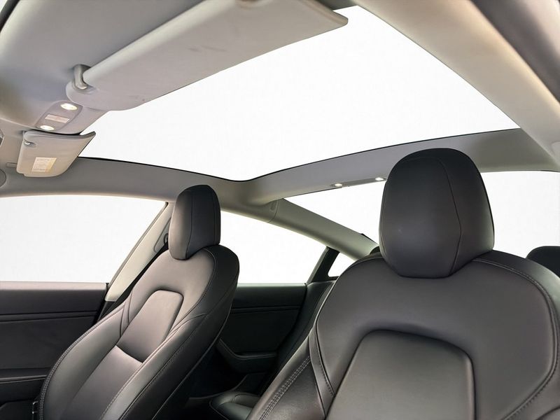 Tesla Model 3 bild 11