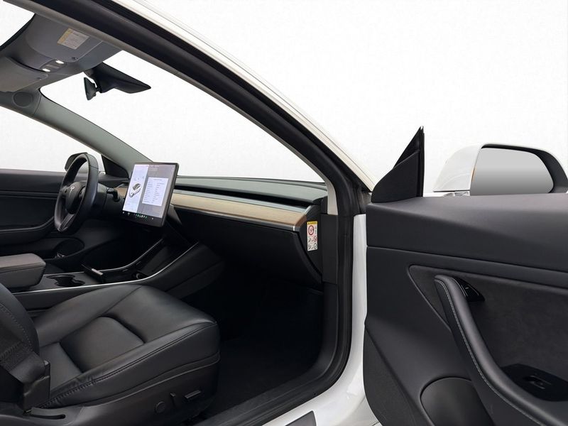 Tesla Model 3 bild 23