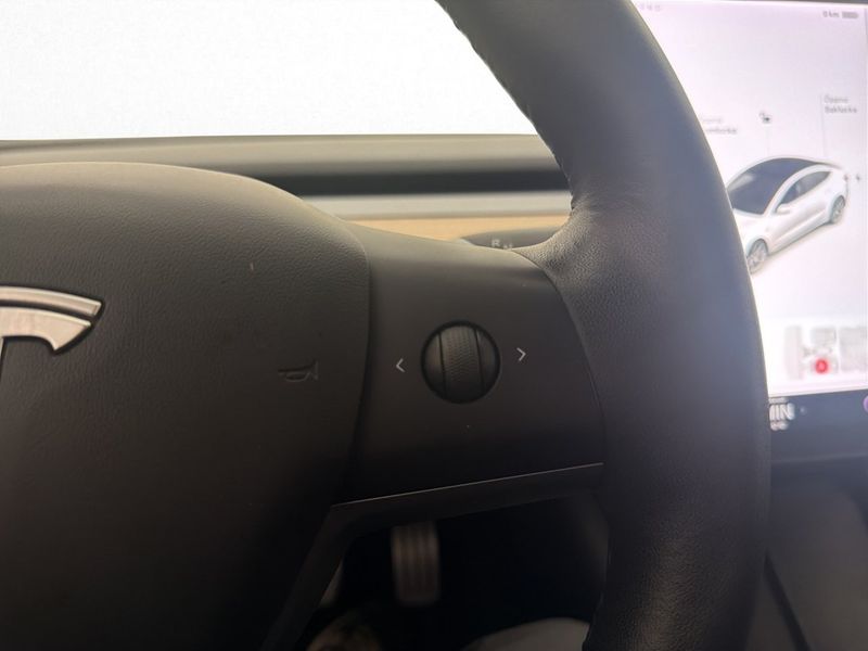 Tesla Model 3 bild 27
