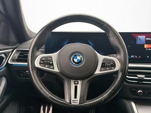 BMW i4 bild 16