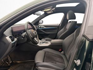 BMW i4 bild 14