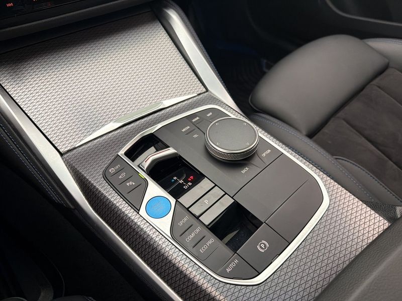 BMW i4 bild 26