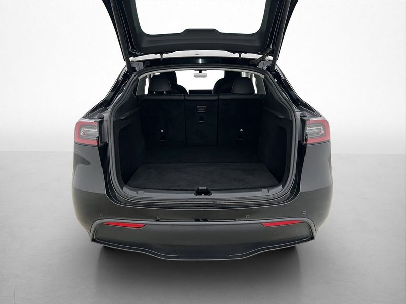 Tesla Model Y bild 9