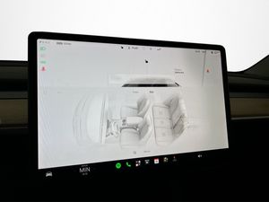 Tesla Model Y bild 17