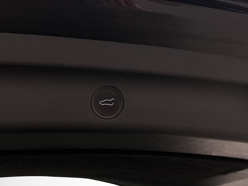 Tesla Model Y bild 25
