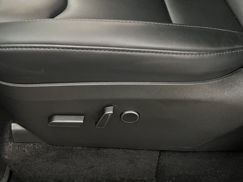 Tesla Model Y bild 12