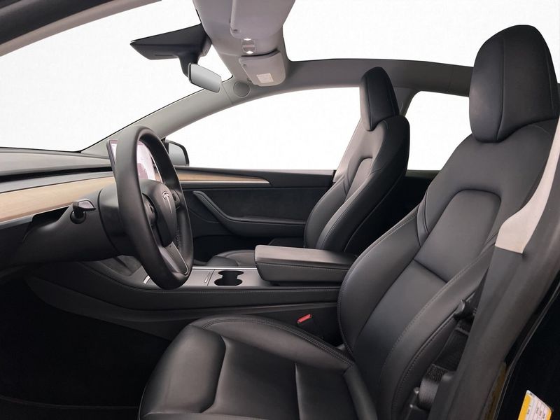 Tesla Model Y bild 13
