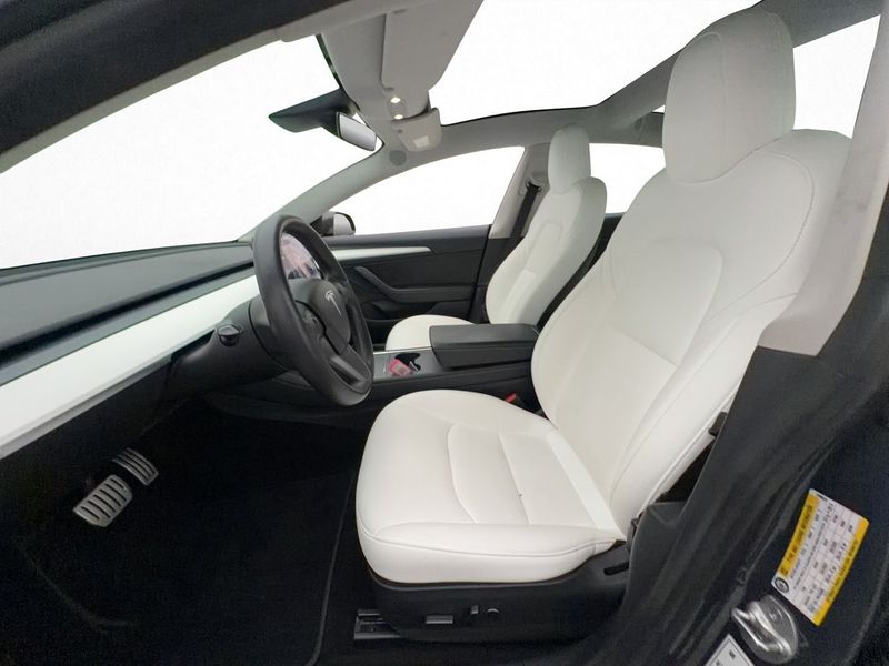 Tesla Model 3 bild 13