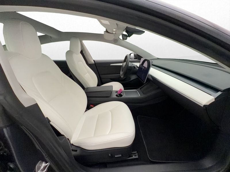 Tesla Model 3 bild 15