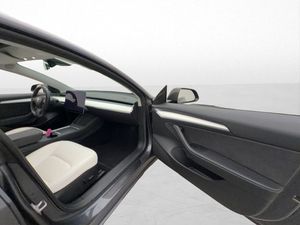Tesla Model 3 bild 16