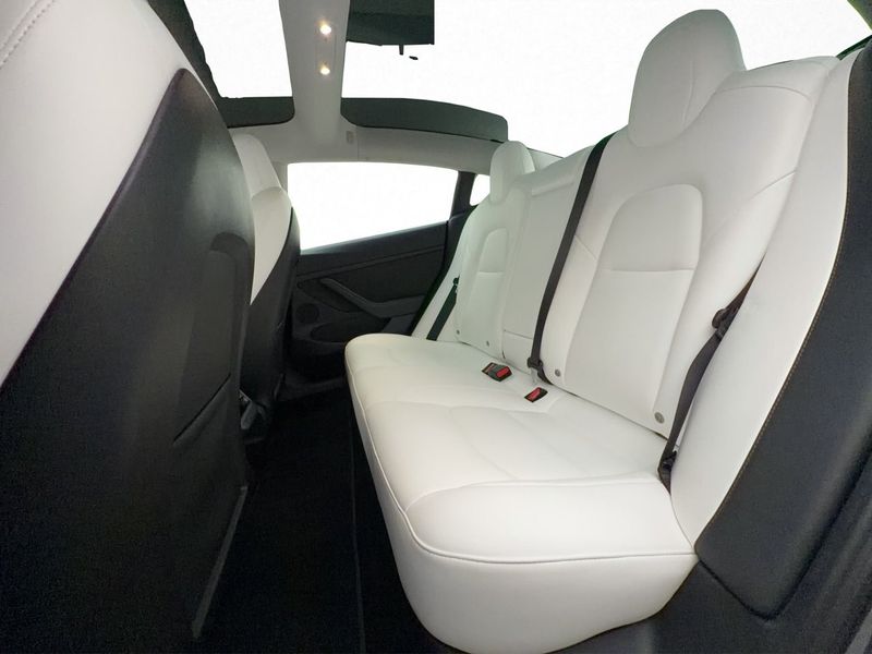 Tesla Model 3 bild 20