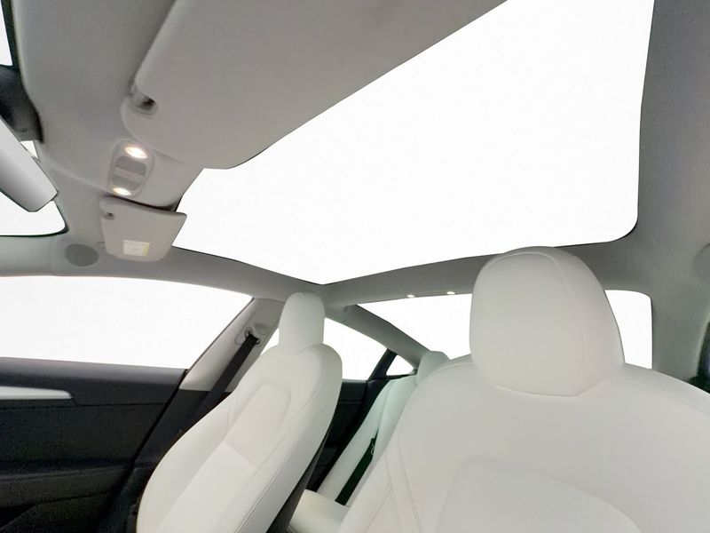 Tesla Model 3 bild 17