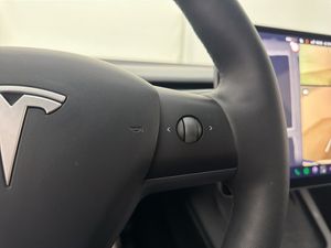 Tesla Model Y bild 27