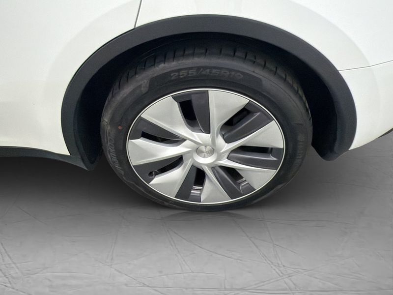 Tesla Model Y bild 31