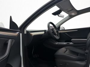Tesla Model Y bild 16