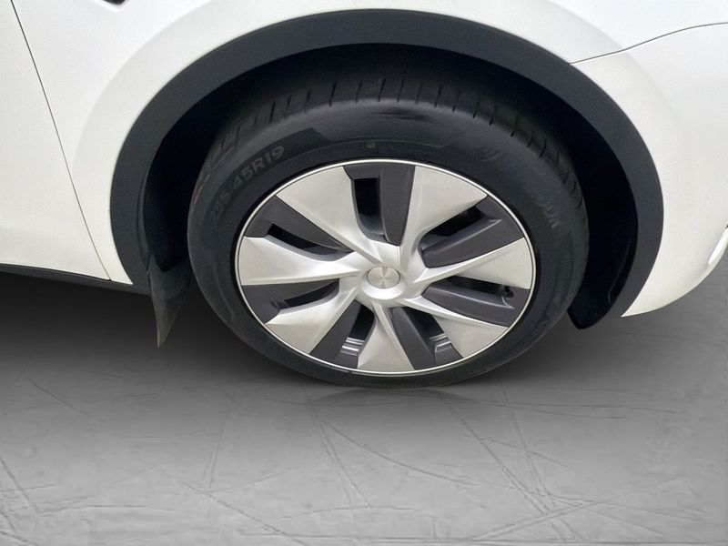 Tesla Model Y bild 33