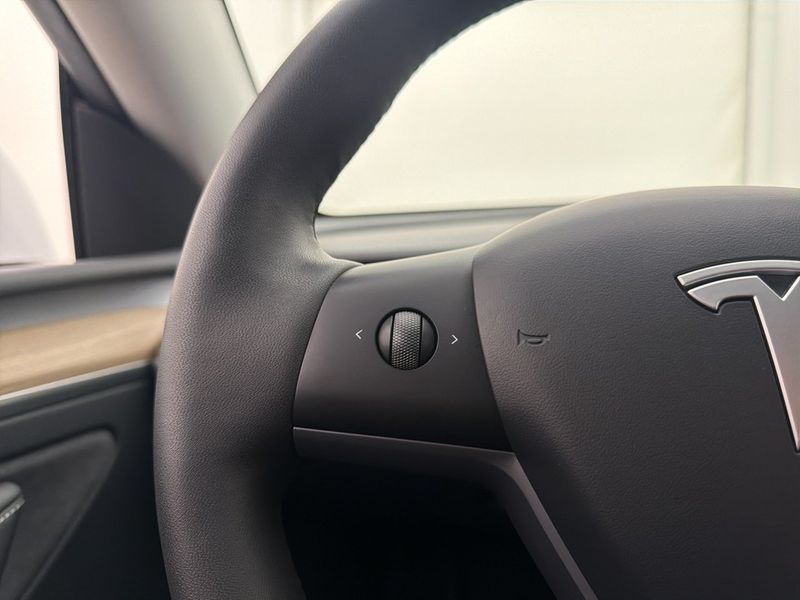 Tesla Model Y bild 26