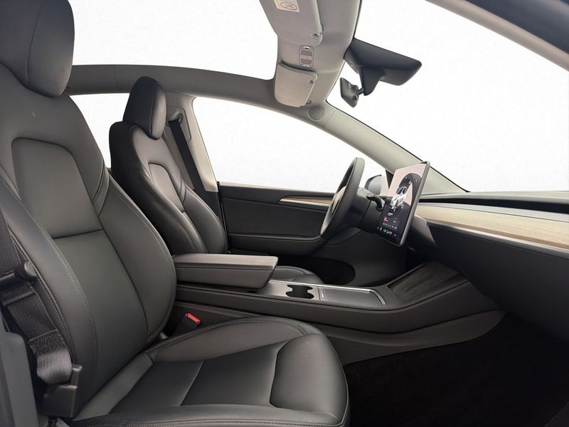 Tesla Model Y bild 11
