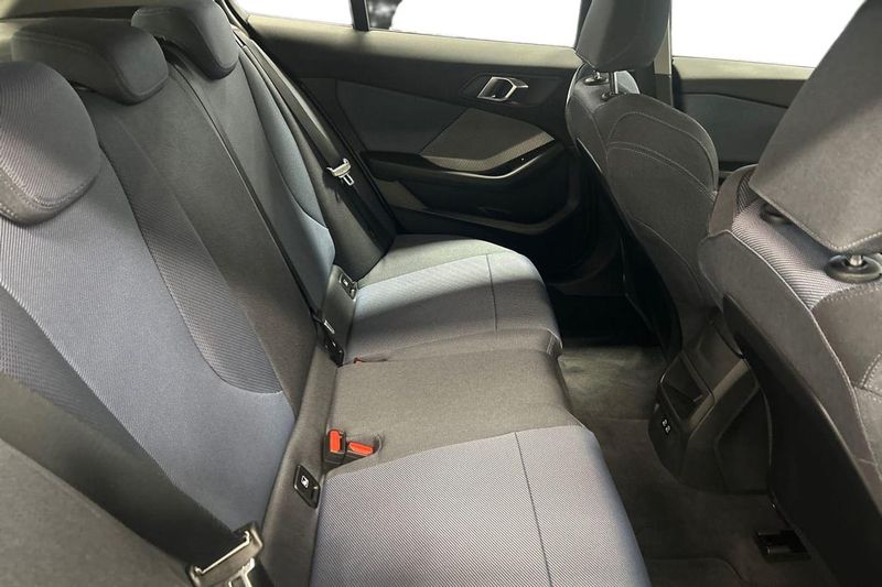 BMW 120 bild 9